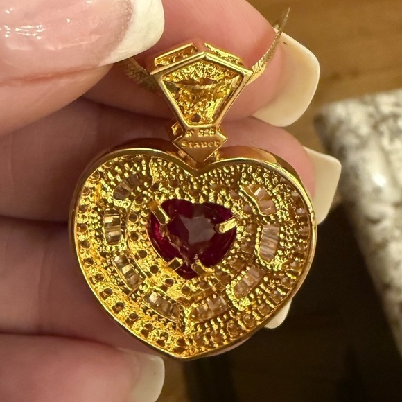 Stauer Cupid heart pendant & chain. Stunning - Picture 7 of 11